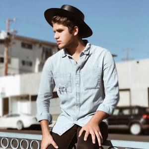 Meet your Posher, Alex